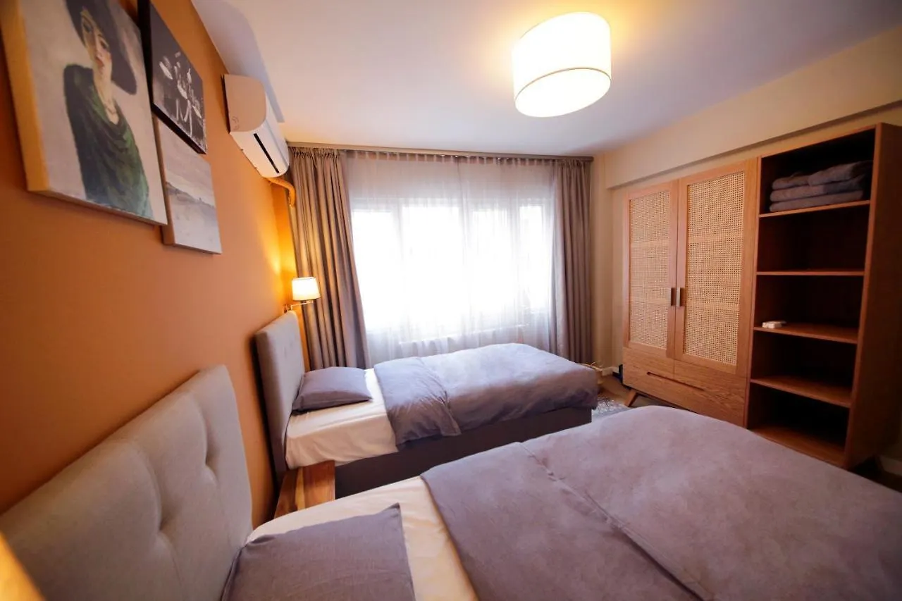 Отель New Modern Flat- By Taksim Square Стамбул Гостевой дом